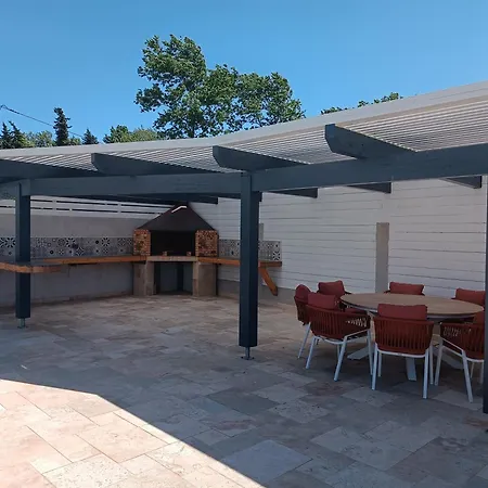 Moderne Avec Piscine Proche Narbonne فيلة