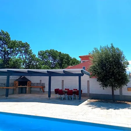 Moderne Avec Piscine Proche Narbonne *